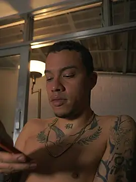 Snapshot of AlphaMasterXxx chatting on 06-12-26, 03:04 AlphaMasterXxx online show from 06-12-26, 03:04