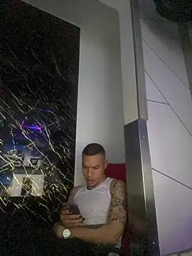 AlphaMasterXxx online show from 11-13-25, 09:46