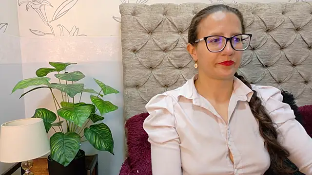 Snapshot of Saraa_Marrison_ chatting on 10-15-25, 12:53 Saraa Marrison  online show from 10-15-25, 12:53