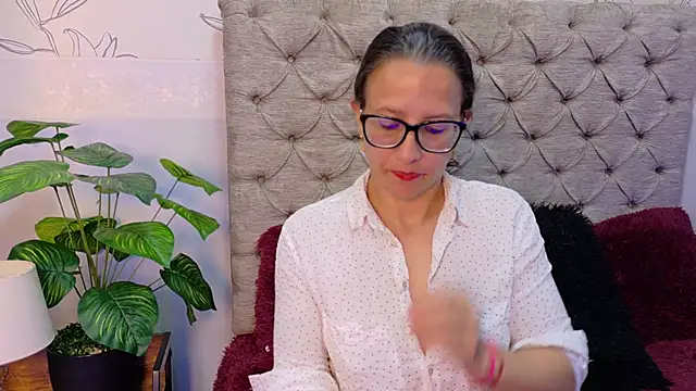 Snapshot of Saraa_Marrison_ chatting on 10-08-25, 11:49 Saraa Marrison  online show from 10-08-25, 11:49