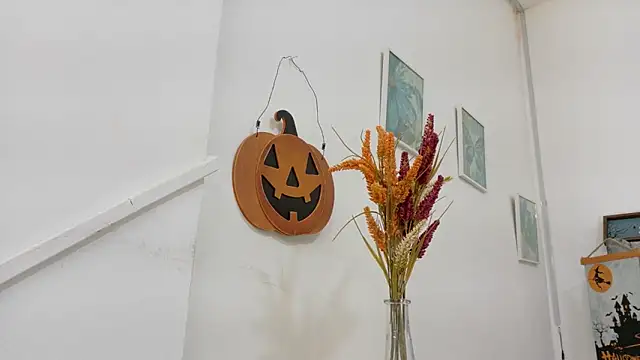 Lizbeth Rouse online show from 10-31-25, 11:29