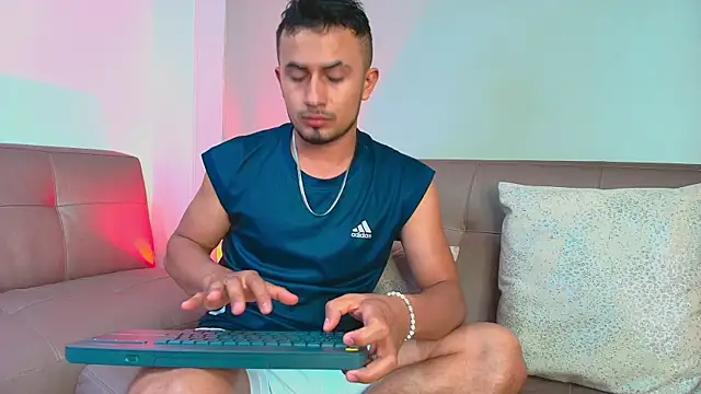Valentiinoss online show from 06-16-26, 09:04