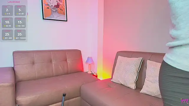 Valentiinoss online show from 06-19-26, 08:36