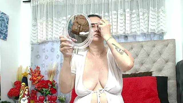 Victoriacoperino online show from 12-22-25, 01:22