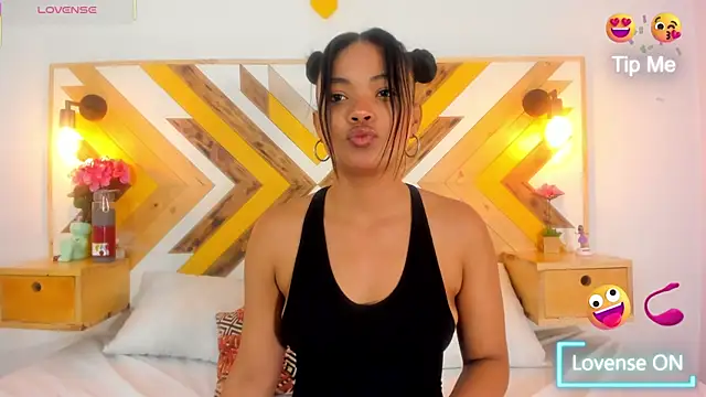 Snapshot of SoleneFontaine chatting on 09-19-25, 12:09 SoleneFontaine online show from 09-19-25, 12:09