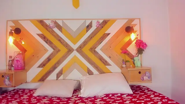 Snapshot of SoleneFontaine chatting on 11-05-25, 12:41 SoleneFontaine online show from 11-05-25, 12:41