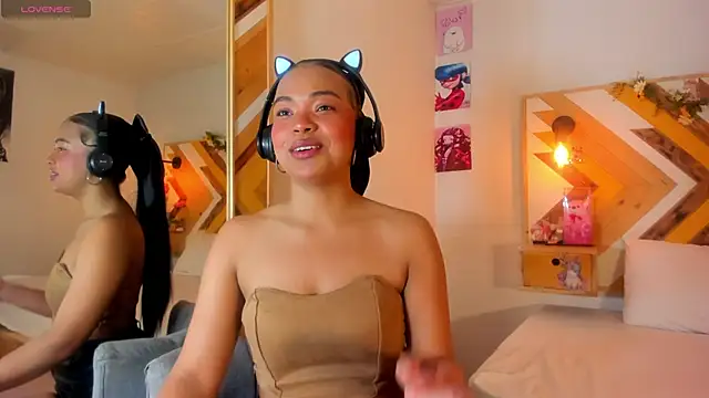 Snapshot of SoleneFontaine chatting on 10-14-25, 11:55 SoleneFontaine online show from 10-14-25, 11:55