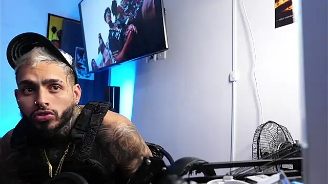 logan hugh8 online show from 02-18-26, 04:32