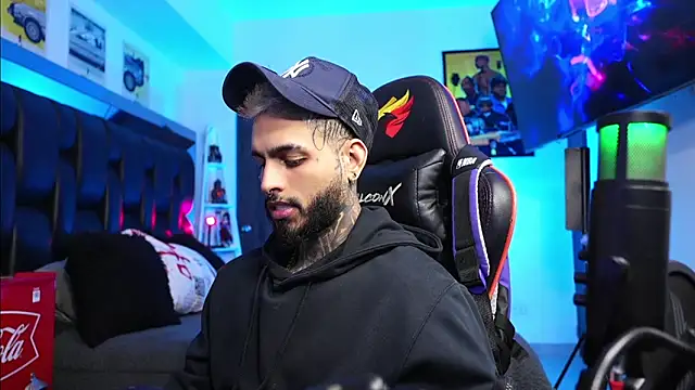 logan hugh8 online show from 02-24-26, 06:14