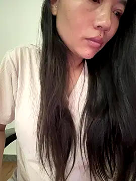 Snapshot of coco-o chatting on 10-11-25, 06:47 coco-o online show from 10-11-25, 06:47