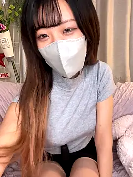 Snapshot of emiiiii1001 chatting on 09-27-25, 01:17 emiiiii1001 online show from 09-27-25, 01:17