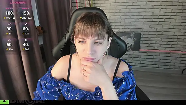Snapshot of lasly_moon chatting on 09-15-25, 12:11 lasly moon online show from 09-15-25, 12:11