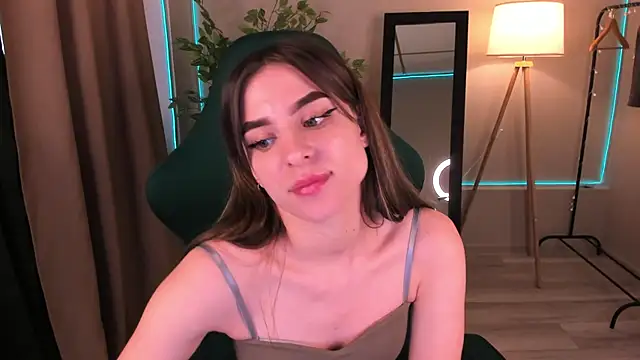 Snapshot of lasly_moon chatting on 04-24-26, 12:12 lasly moon online show from 04-24-26, 12:12