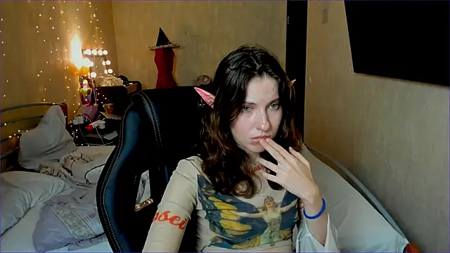 Agata in Wonderland online show from 10-12-25, 07:37