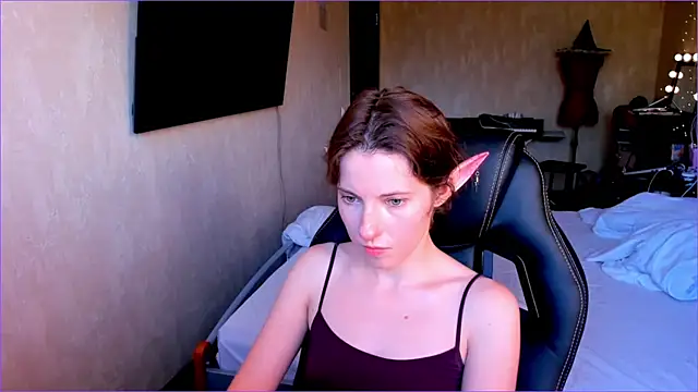 Agata in Wonderland online show from 09-23-25, 01:18