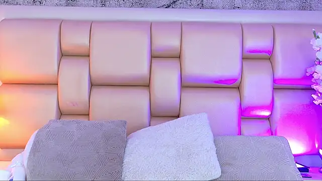 AngelaRoberts online show from 04-10-26, 08:16