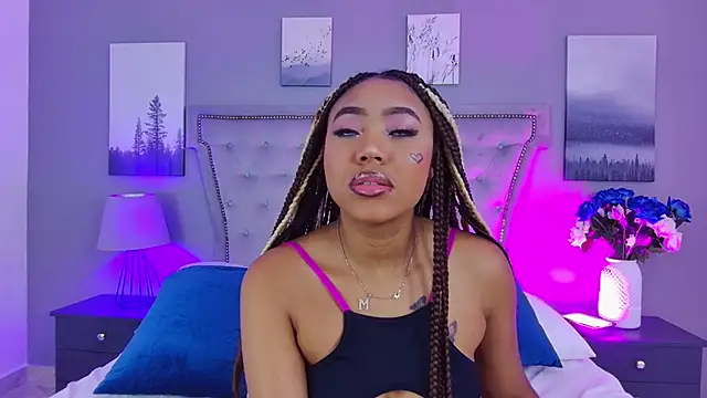 AngelaRoberts online show from 11-20-25, 04:57