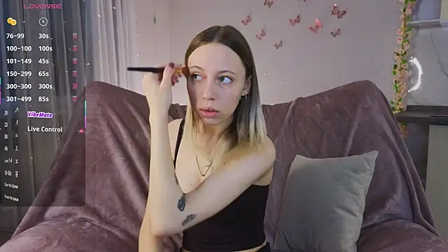 NyxaThorn online show from 04-17-26, 04:10