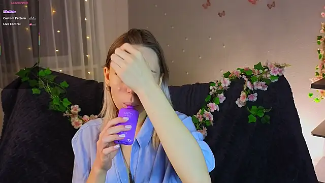 NyxaThorn online show from 01-18-26, 02:42