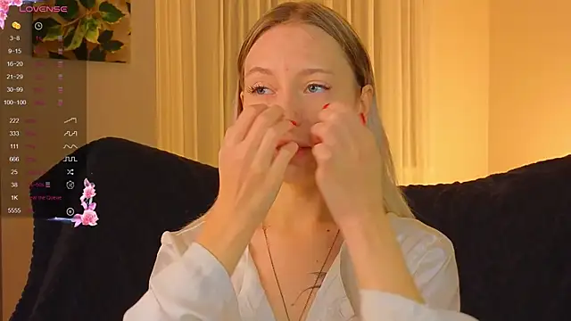 NyxaThorn online show from 11-14-25, 02:43