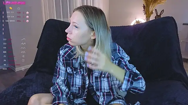 NyxaThorn online show from 10-25-25, 02:39