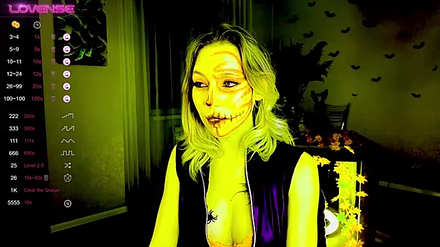 NyxaThorn online show from 10-31-25, 02:35