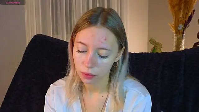 NyxaThorn online show from 11-23-25, 02:38