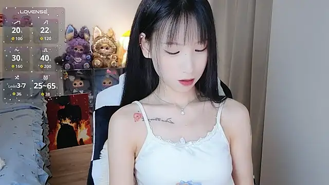Snapshot of M-OTT_ chatting on 05-06-26, 04:11 M-OTT online show from 05-06-26, 04:11