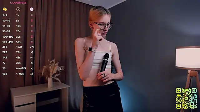 Snapshot of SharylSmalt chatting on 09-28-25, 01:01 SharylSmalt online show from 09-28-25, 01:01