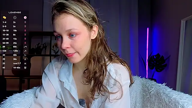 Snapshot of Tender_beauty chatting on 05-26-26, 06:39 Tender beauty online show from 05-26-26, 06:39