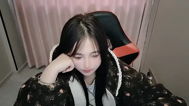 Snapshot of xxz98 chatting on 04-11-26, 07:45 xxz98 online show from 04-11-26, 07:45