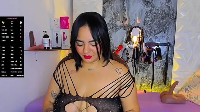 Snapshot of Luciana_r chatting on 02-19-26, 01:30 Luciana r online show from 02-19-26, 01:30