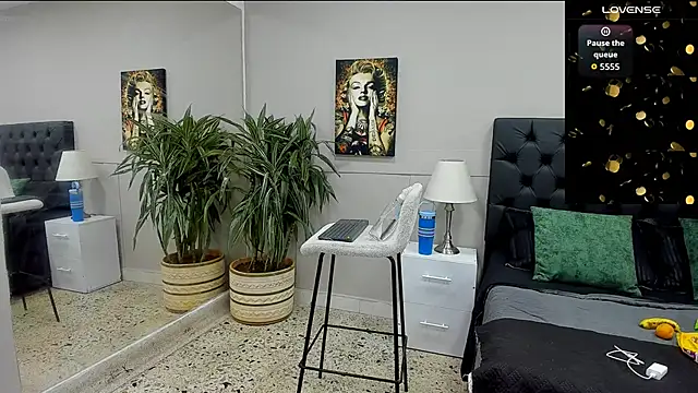 Snapshot of emilio_brandon chatting on 10-20-25, 10:49 emilio brandon online show from 10-20-25, 10:49