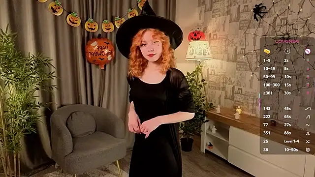 TiannaBorlace online show from 10-31-25, 11:07