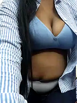 Snapshot of Laxmi_89 chatting on 02-21-26, 04:03 Laxmi 89 online show from 02-21-26, 04:03