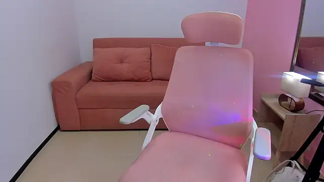 Emiss Jones online show from 04-08-26, 01:18