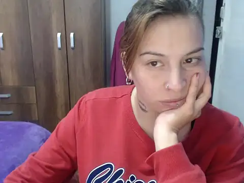 Snapshot of cloequeen15 chatting on 10-09-25, 06:52 cloequeen15 online show from 10-09-25, 06:52