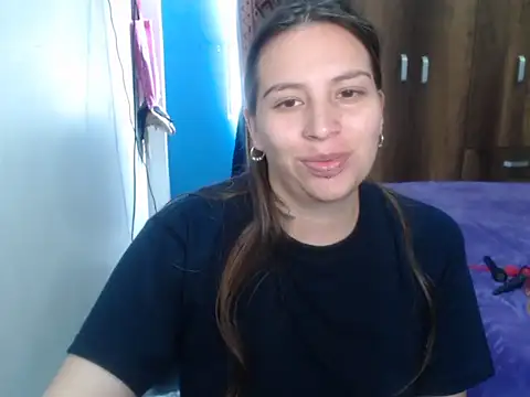 Snapshot of cloequeen15 chatting on 02-02-26, 05:01 cloequeen15 online show from 02-02-26, 05:01