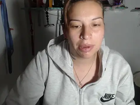 Snapshot of cloequeen15 chatting on 09-24-25, 10:44 cloequeen15 online show from 09-24-25, 10:44