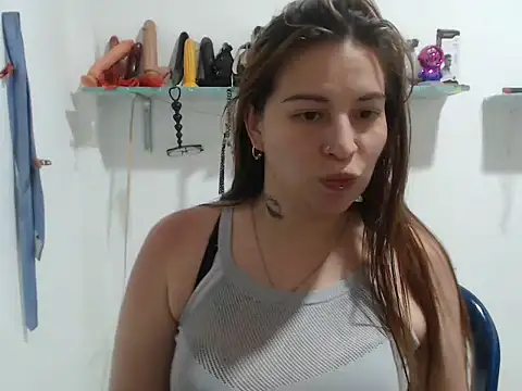 Snapshot of cloequeen15 chatting on 09-26-25, 05:09 cloequeen15 online show from 09-26-25, 05:09