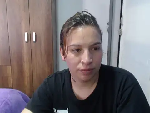 Snapshot of cloequeen15 chatting on 11-13-25, 12:53 cloequeen15 online show from 11-13-25, 12:53