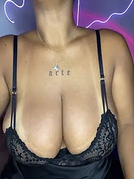 Snapshot of afrodeusa chatting on 10-03-25, 11:23 afrodeusa online show from 10-03-25, 11:23