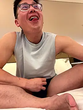 Snapshot of maxime0928 chatting on 01-11-26, 04:47 maxime0928 online show from 01-11-26, 04:47