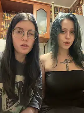 Snapshot of Threesomebabes chatting on 07-18-26, 07:22 Threesomebabes online show from 07-18-26, 07:22