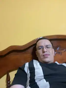 RodrigoOli628 online show from 08-01-26, 04:27