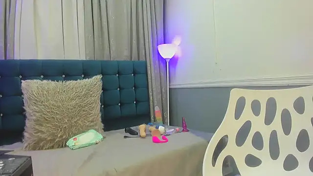 Oriana Jhonson online show from 04-08-26, 11:12