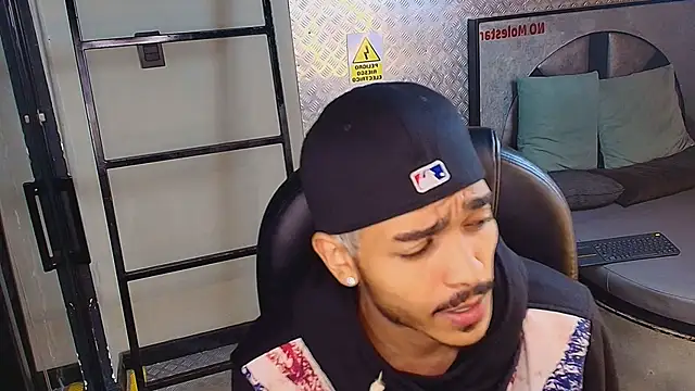 MarcusRain  online show from 10-02-25, 03:21