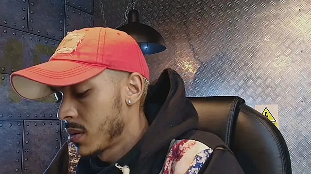 Snapshot of MarcusRain_ chatting on 02-18-26, 03:26 MarcusRain online show from 02-18-26, 03:26