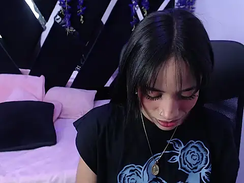 hazel 18  online show from 04-11-26, 05:38