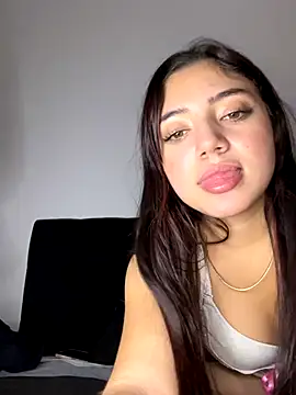 Snapshot of Samantha_2190 chatting on 10-08-25, 04:47 Samantha 2190 online show from 10-08-25, 04:47